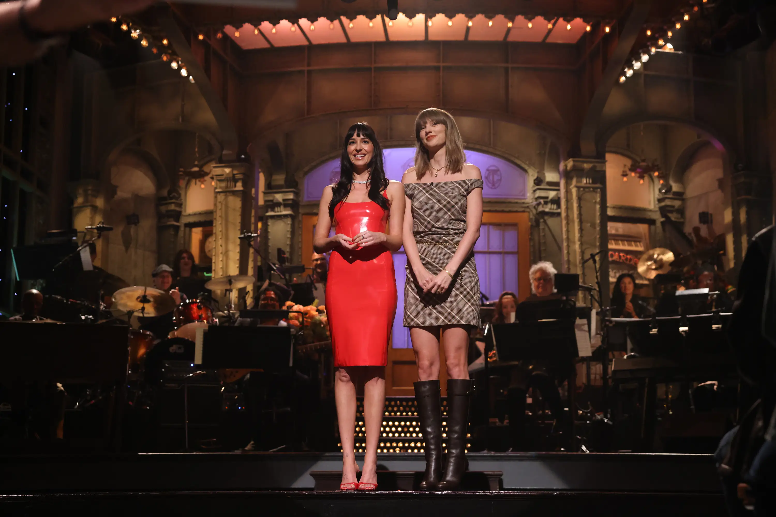 Dakota Johnson and Taylor Swift at 