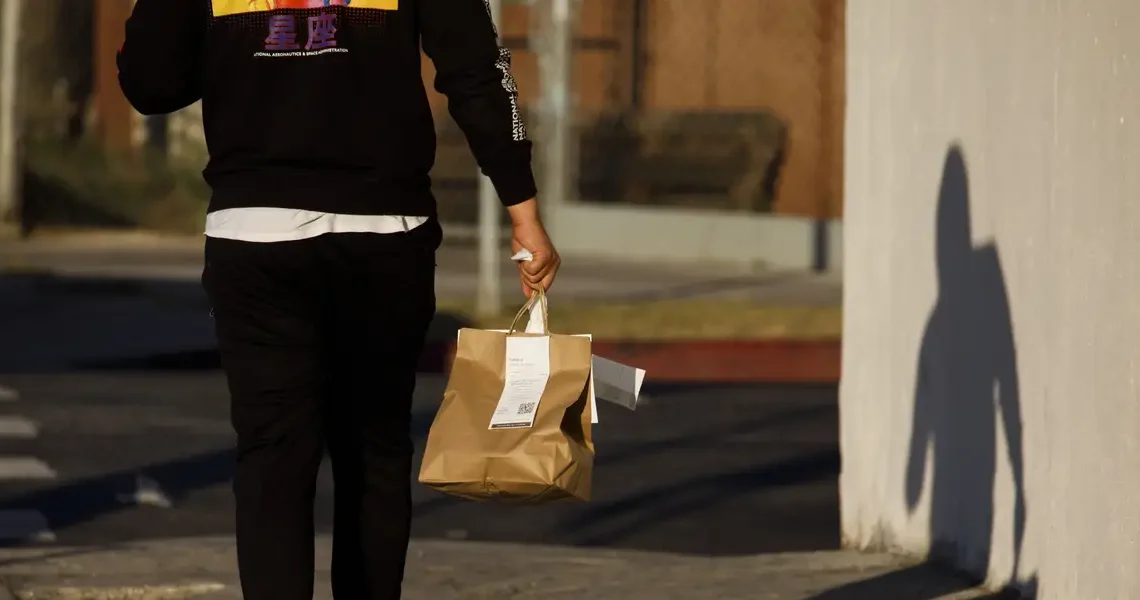 This new food delivery service is trying to take on DoorDash and Uber Eats by offering no menu markups