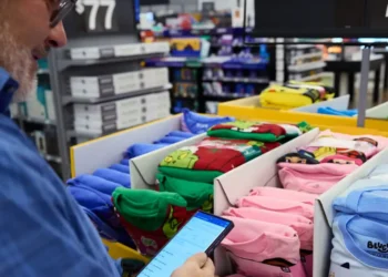 Walmart rolls out AI agent shopping features while Amazon tries to curb the tech