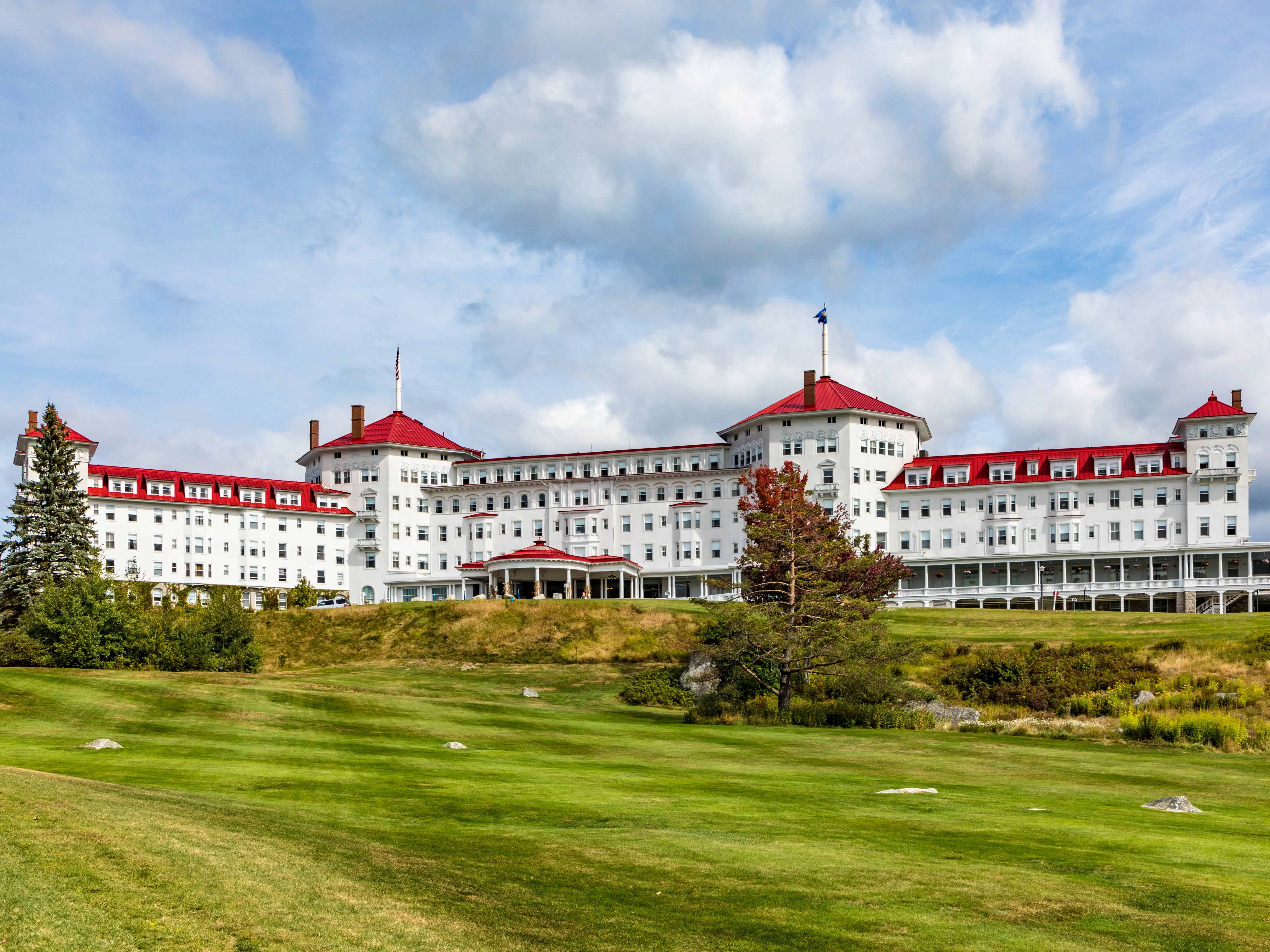 Bretton Woods: famous Mount Washington Hotel in Jefferson in the mount washington area.