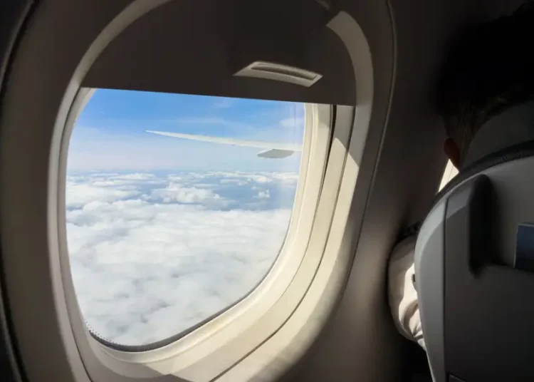 Is it rude to keep the airplane window shades open?