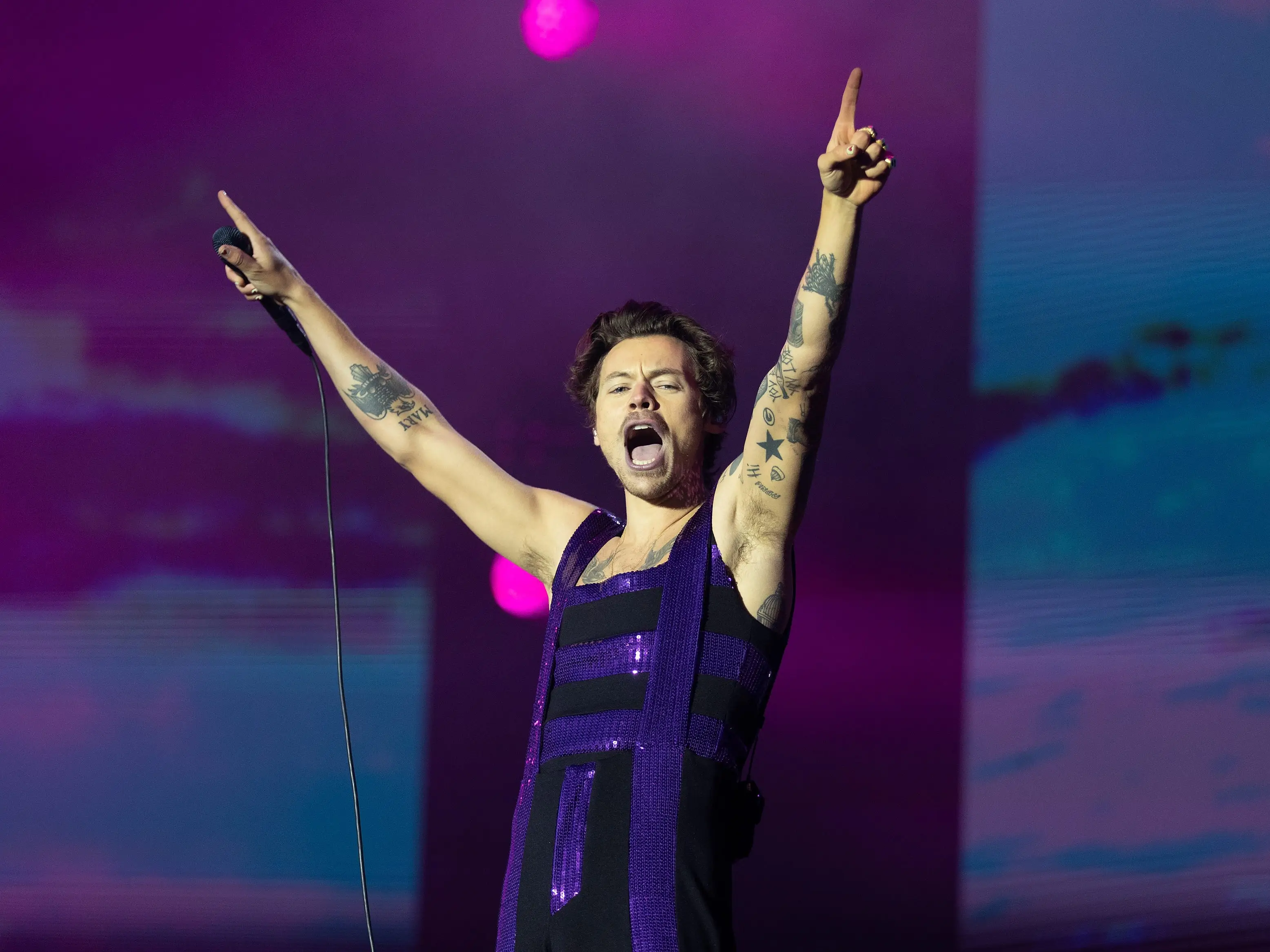 Harry Styles performs on stage at Radio 1's Big Weekend 2022 at the War Memorial Park on May 29, 2022 in Coventry, England.