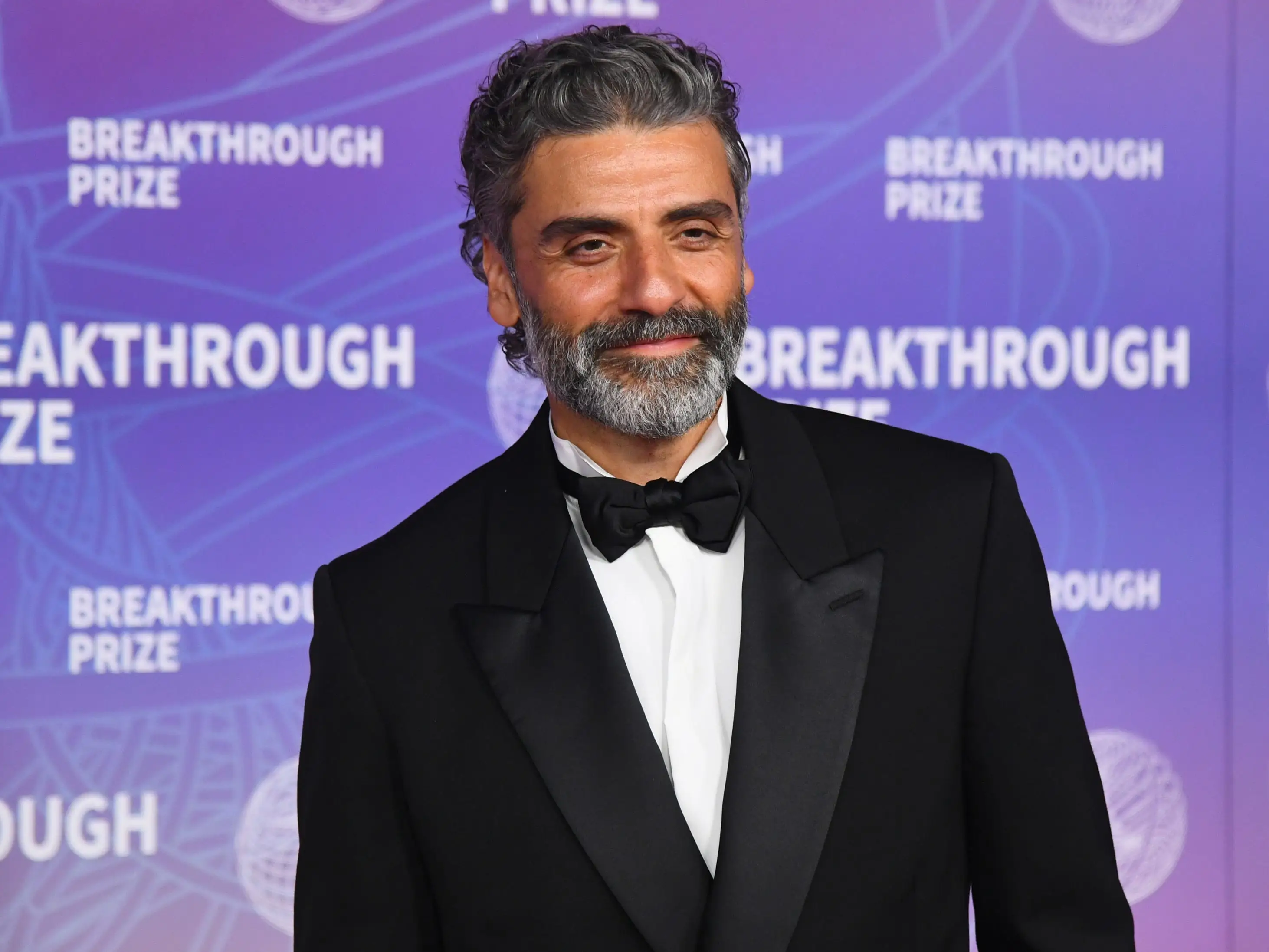 Oscar Isaac attends the 12th Breakthrough Prize Ceremony at Barker Hangar on April 18, 2026 in Santa Monica, California.