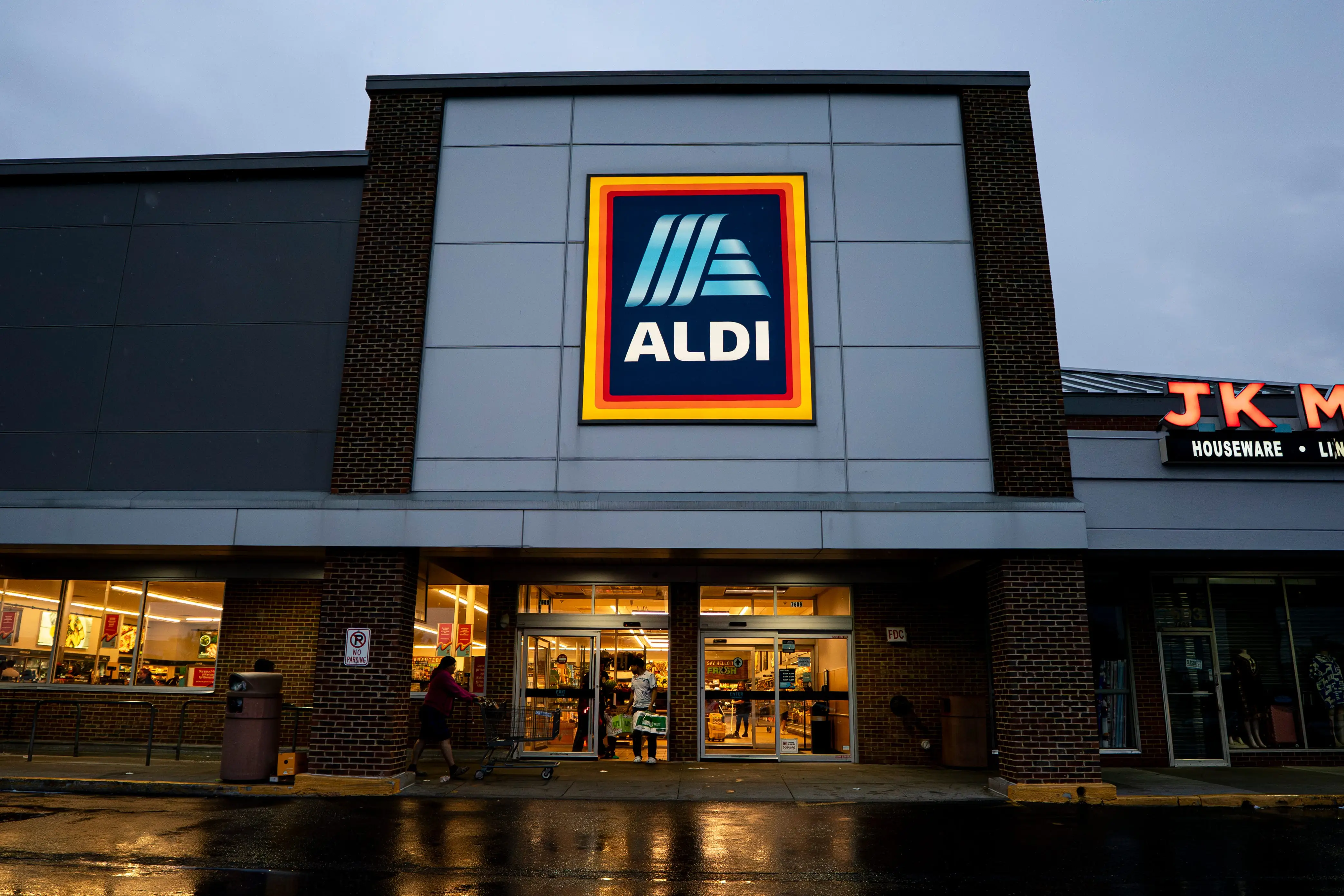 The exterior of an Aldi grocery store