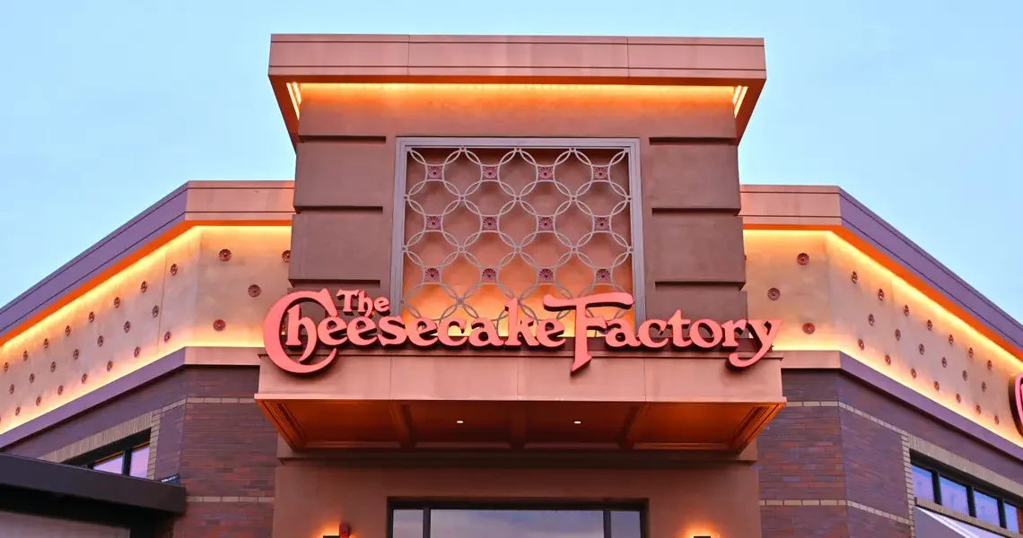 Cherry on top: Cheesecake Factory dishes out an earnings win from the center of the Obama-Trump controversy