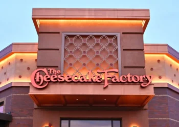 Cherry on top: Cheesecake Factory dishes out an earnings win from the center of the Obama-Trump controversy