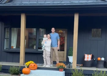 We live on a ‘family compound’ with my parents and siblings. These 7 things have surprised me most about the arrangement.