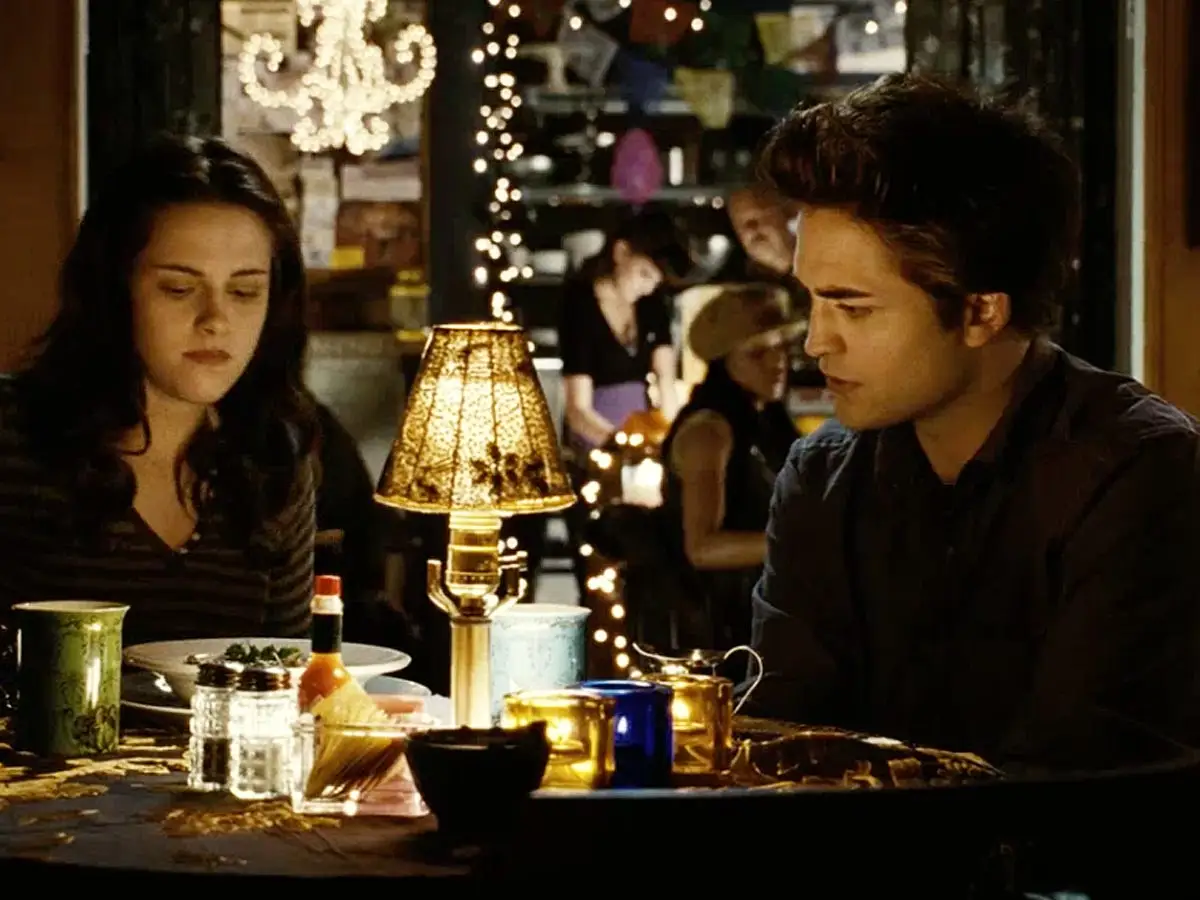 A man and a woman sit at a restaurant.