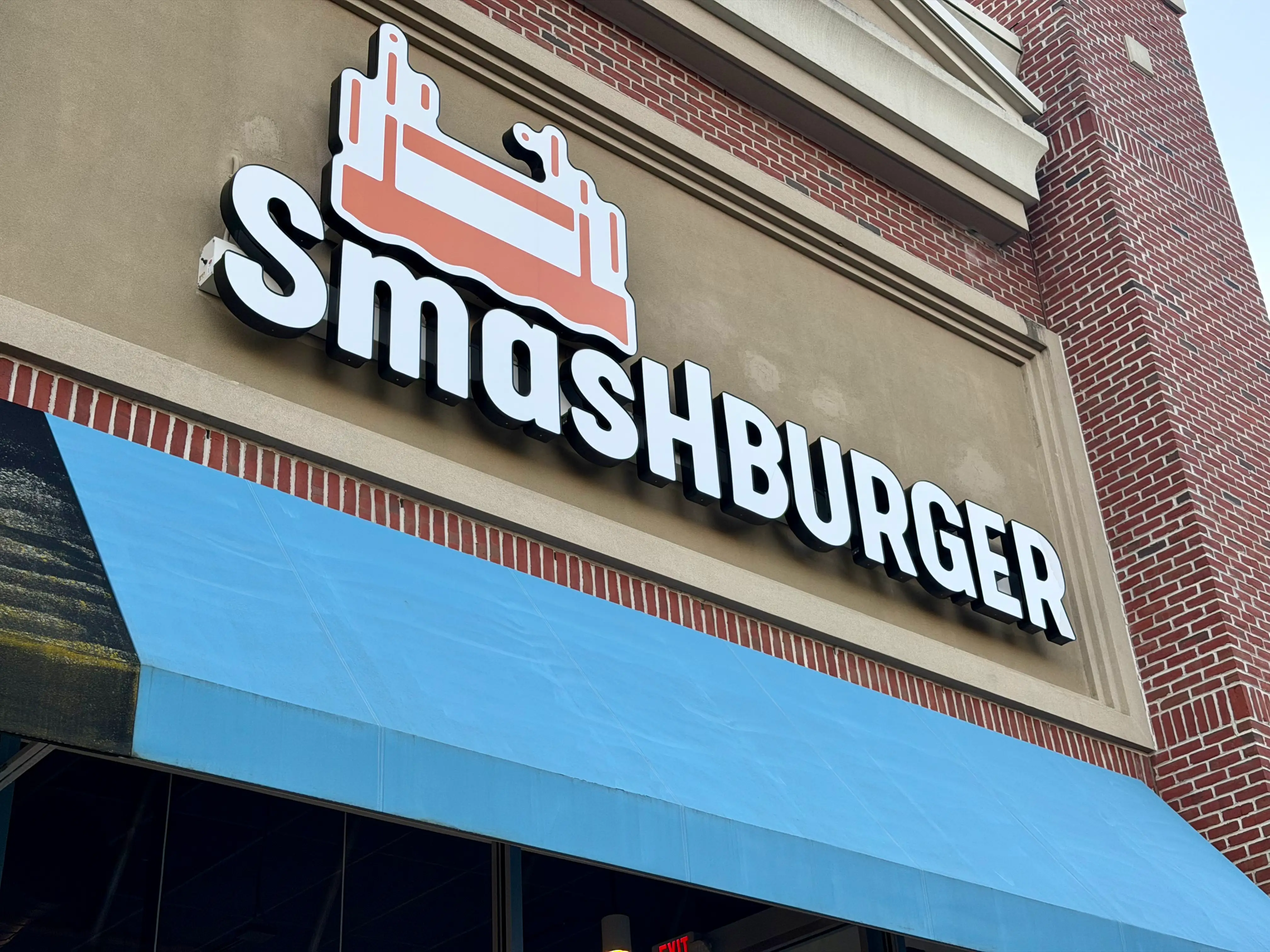 The exterior of a Smashburger restaurant.