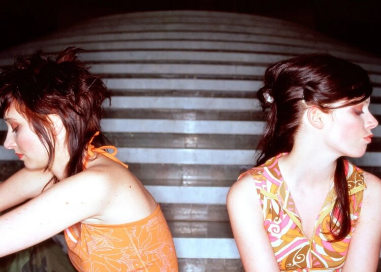 7 Ways People Actually End Friendships, According to Psychology