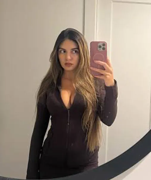 Journalist Aída Chávez taking a selfie in a mirror.