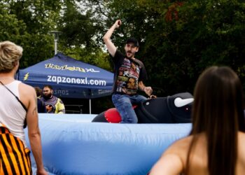 At a Western Michigan tailgate party, Trump’s gains with young men are tested