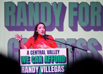 Breaking down the cash fueling Democrats and Republicans in the midterms