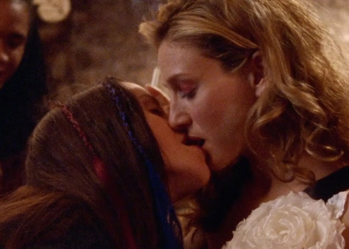 How Alanis Morissette Ended Up Kissing Carrie Bradshaw on ‘Sex and the City’