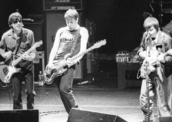 3 Alt-Rock Songs From the 90s You Can Play for Your Crush When They’re Not Getting the Hint