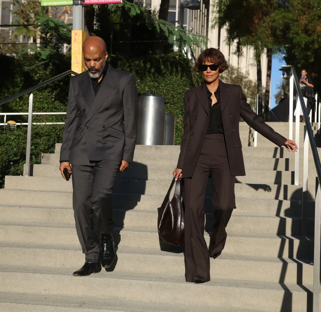 Halle Berry and Van Hunt arrive at the Los Angeles County Courthouse.