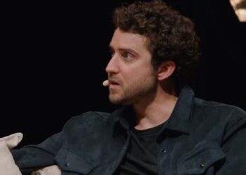 Elizabeth Holmes’ Partner Thinks ‘She Looks Insane’ in ‘You Can See Everything’ Trailer