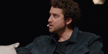 Elizabeth Holmes’ Partner Thinks ‘She Looks Insane’ in ‘You Can See Everything’ Trailer