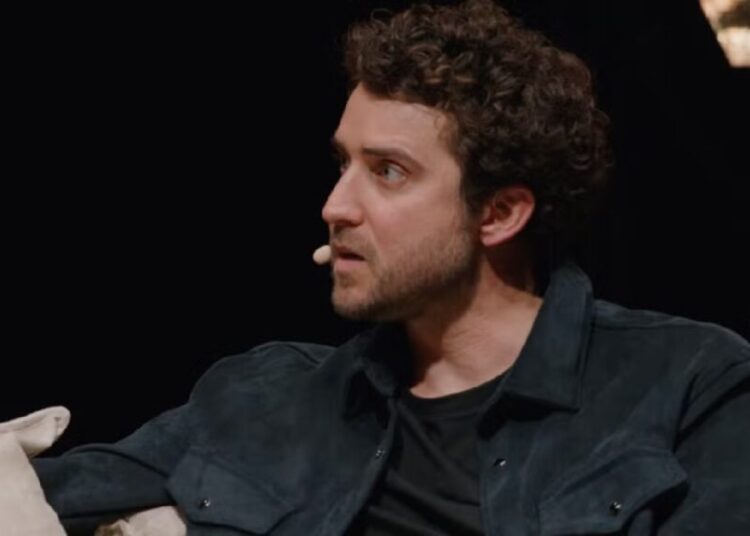 Elizabeth Holmes’ Partner Thinks ‘She Looks Insane’ in ‘You Can See Everything’ Trailer
