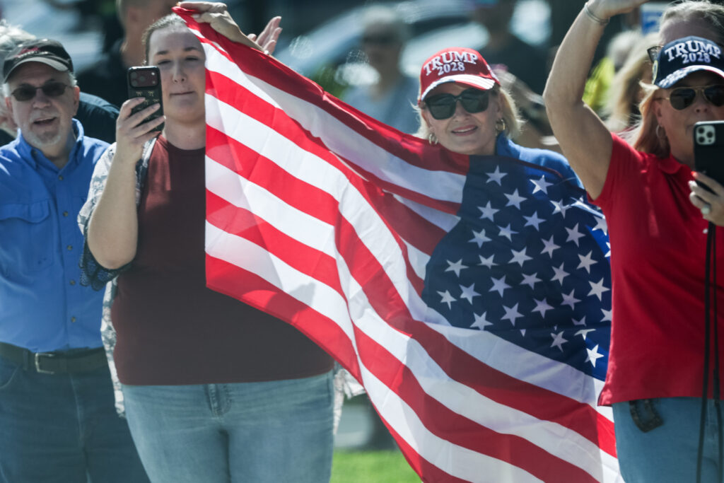 These are the midterm deciders: They voted for Trump and now disapprove of him
