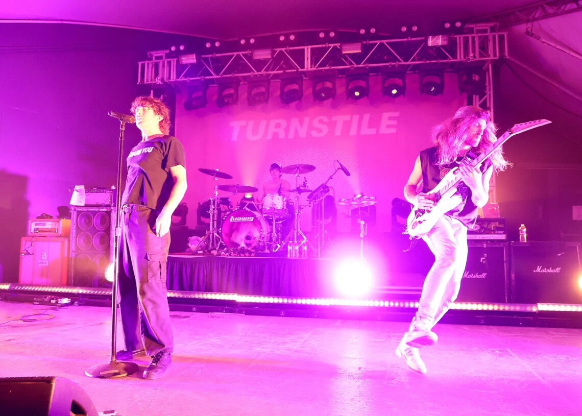 Rock Singer Stops Security From Removing Fan, Pulls Her Onstage Instead
