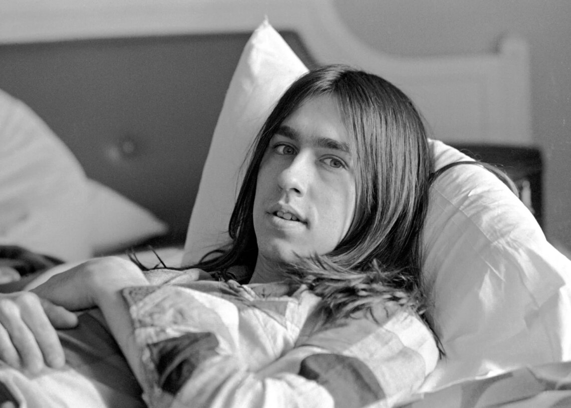Legendary Rock Frontman Dies at 73, Band Confirms Unexpected Loss