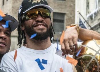 MSG Sports is splitting the Knicks and Rangers into two stocks, and history says spin-offs tend to beat IPOs