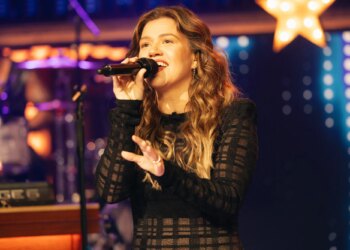 Kelly Clarkson’s Brooklyn Shopping Controversy Gets a Twist That’s Either Really Petty or Just Coincidental — Either Way It’s Hilarious