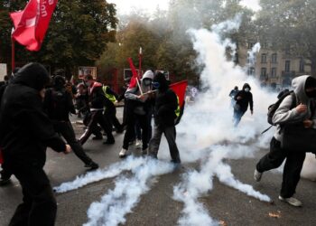 French Government Calls Emergency Meetings With Platforms Over Protests