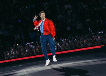 Harry Styles Channels the King of Rock and Roll by Dressing up as Elvis for Halloween Concert