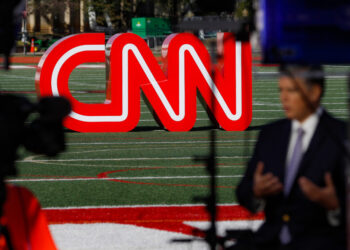 CNN threatens legal action if it keeps being banned from Air Force One