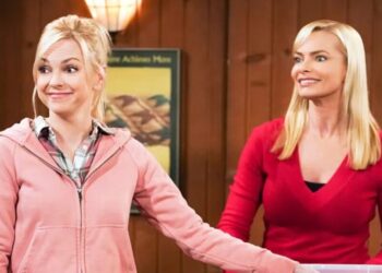 Jaime Pressly Calls ‘Mom’ Co-Stars an ‘Incredible Cast of Women’ After Chuck Lorre’s Anna Faris Comments