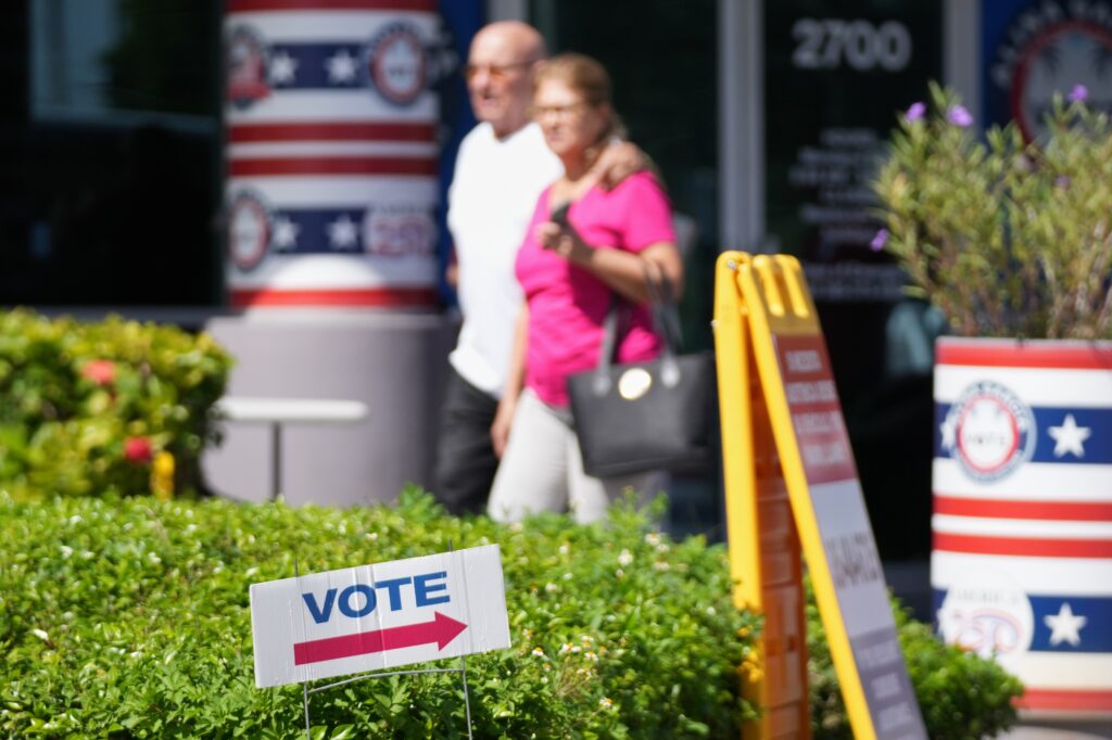 Midwestern retirees helped turn Florida red. Now they could turn it blue.