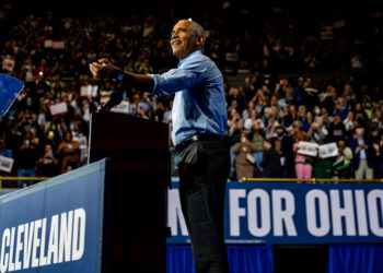 In first midterm rallies, Obama assails Trump administration