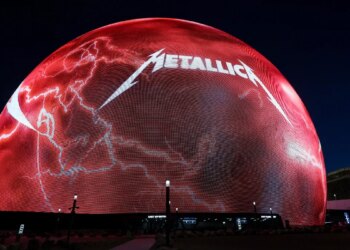 WWE Legend Spotted Riling Up The Sphere Crowd at Metallica Gig