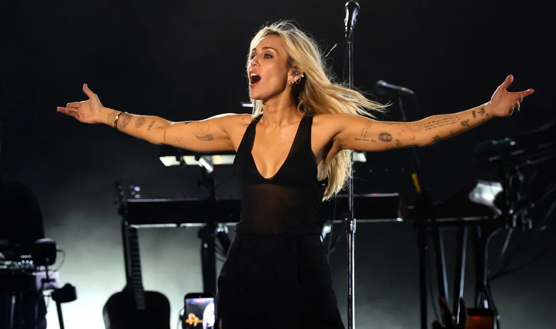 Miley Cyrus Calls Out ‘Clickbait’ Criticism of Her First Major Performances in Four Years