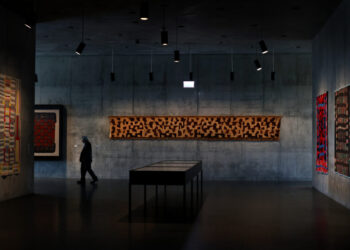 A new $724 million museum is a visually stunning train wreck
