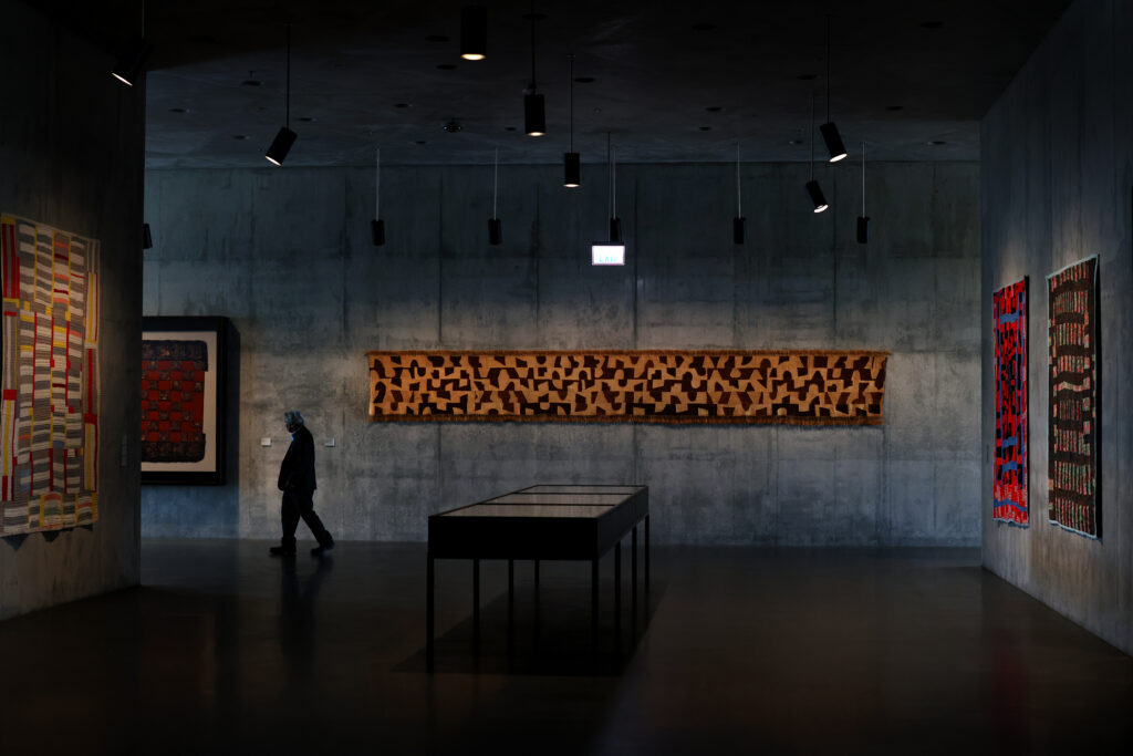 A new $724 million museum is a visually stunning train wreck