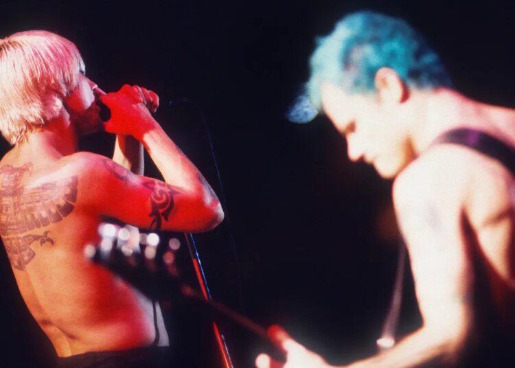 Photographer Reveals Bizarre Backstage Secrets From Rock Band’s Infamous Woodstock Performance