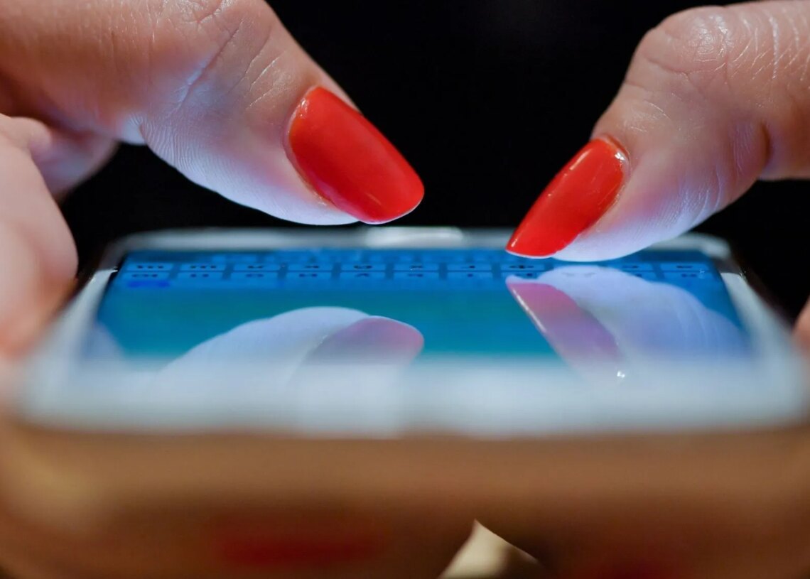 The Simple Phone Habit That Can Quietly Make You More Anxious