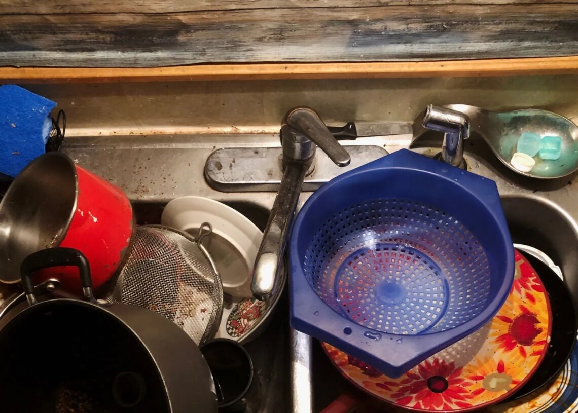 Things in Your Home That Could Ruin a Second Date, According to Reddit