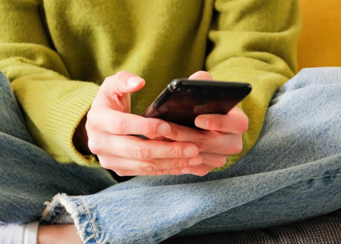 This Common Texting Excuse Isn’t Fooling Your Friends. Say This Instead.