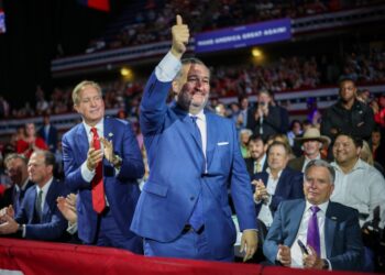 In Texas Senate race, Ted Cruz tries to push Ken Paxton across the finish line