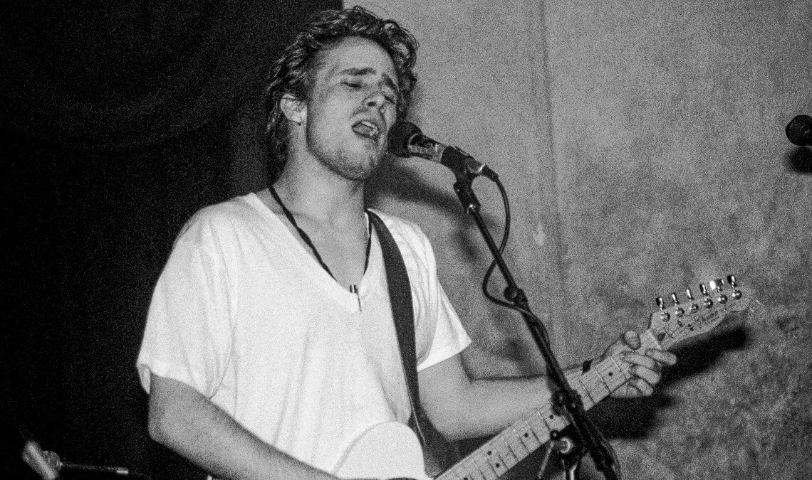 3 of the Most Impressive Vocal Performances of the 1990s