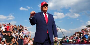 Poll finds jump in Republicans who say Trump is enriching himself