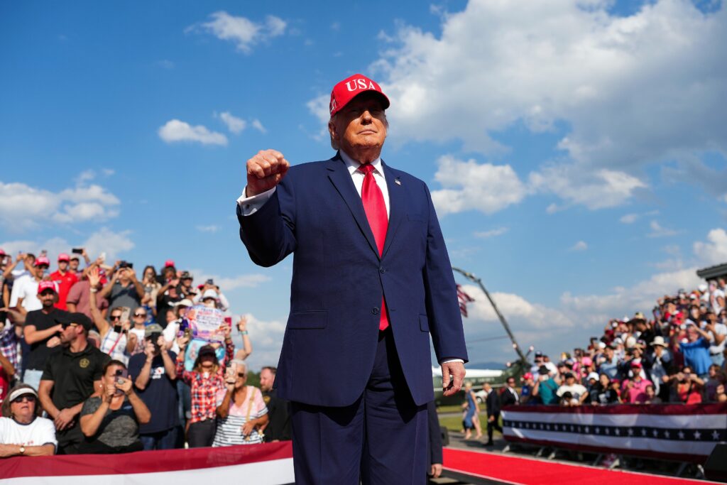 Poll finds jump in Republicans who say Trump is enriching himself