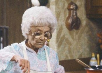 Was There Really a Penis Hiding in the Background of ‘The Golden Girls’?