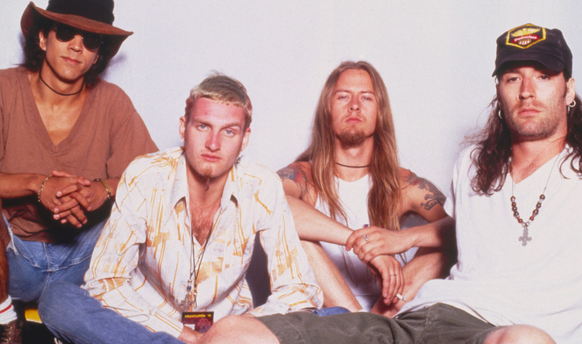 When This 90s Grunge Band Was Evicted From Their House While on Tour, They Quickly Recorded the First No. 1 EP