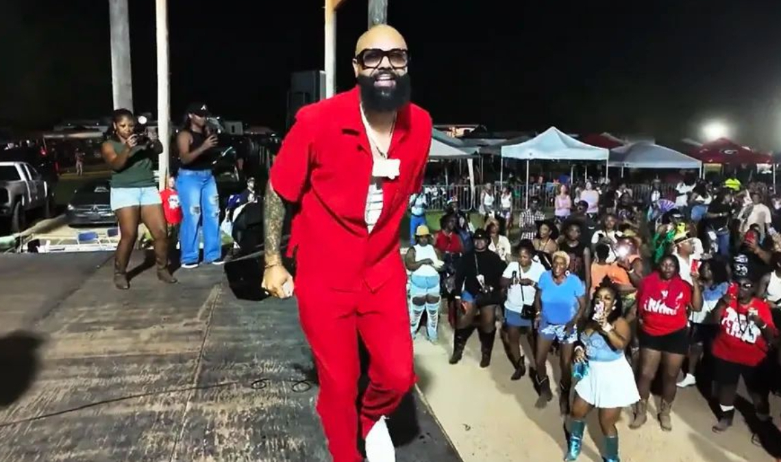 Singer Charged After Allegedly Slapping a Woman From the Stage, Then Continuing to Perform As if Nothing Happened