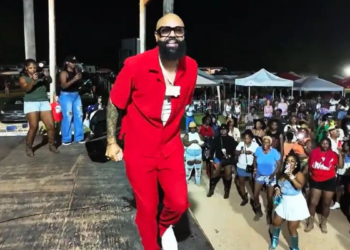 Singer Charged After Allegedly Slapping a Woman From the Stage, Then Continuing to Perform As if Nothing Happened